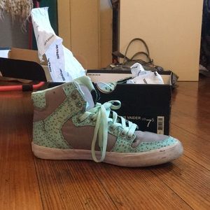 Gray and turquoise Supras